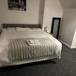 Apartment The Glorious 3 Bedroom With Parking 