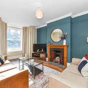 Holiday home Haydn House Luxurious Retreat - 4 Bedroom, 10 Guest Max, Perfect Away From 